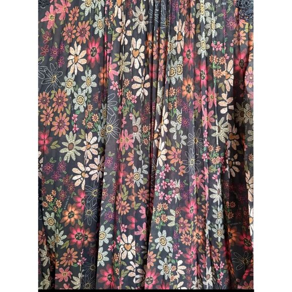 Stunning for Fall- FARM Rio for Anthropologie Floral Sheer Blouse Size: Medium C - Picture 4 of 12